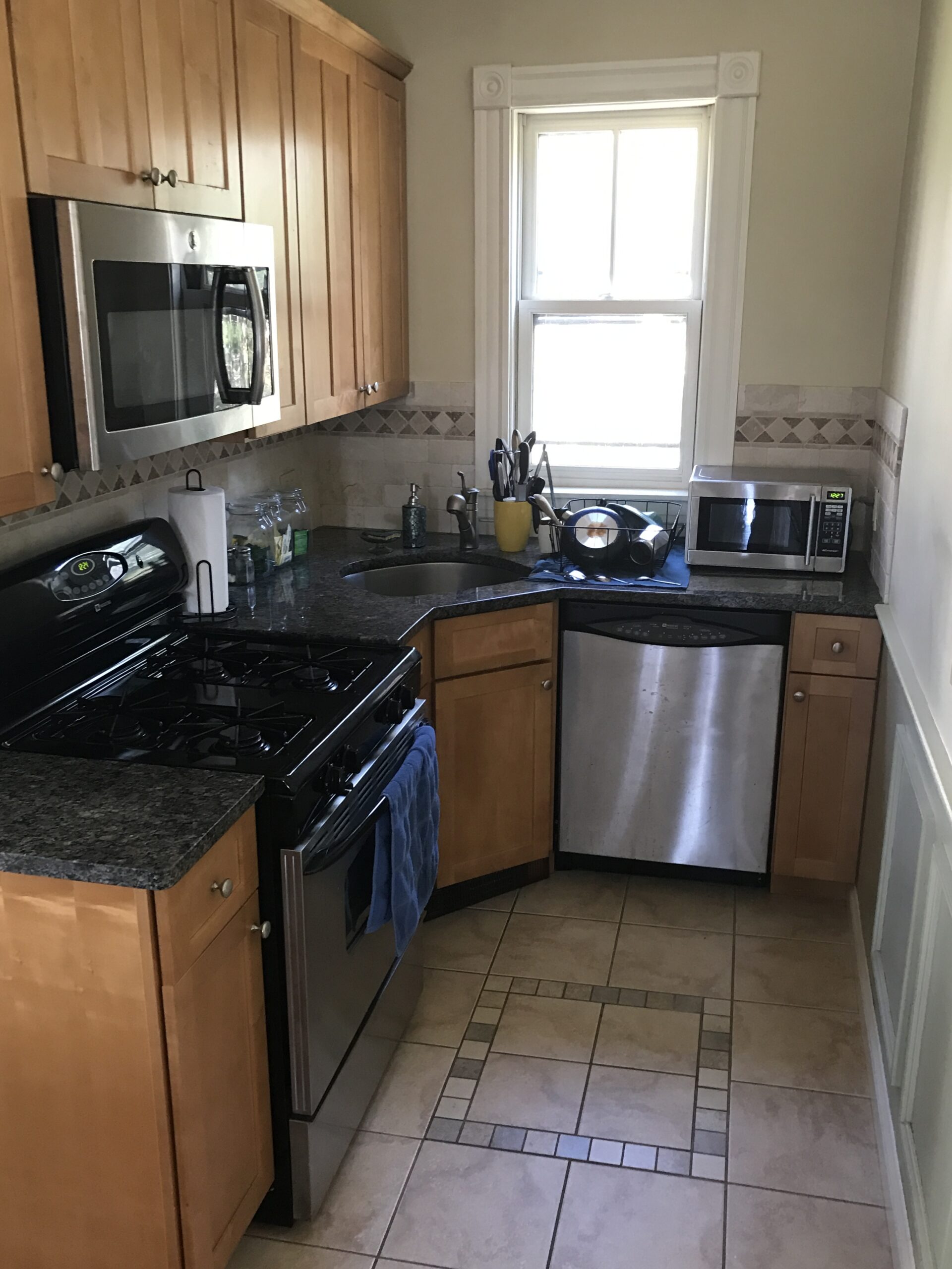 East Side, Providence 42 Pratt St, 2nd Floor, 2 Bed/1Bath, 2,400 Avail. June 1st J&W