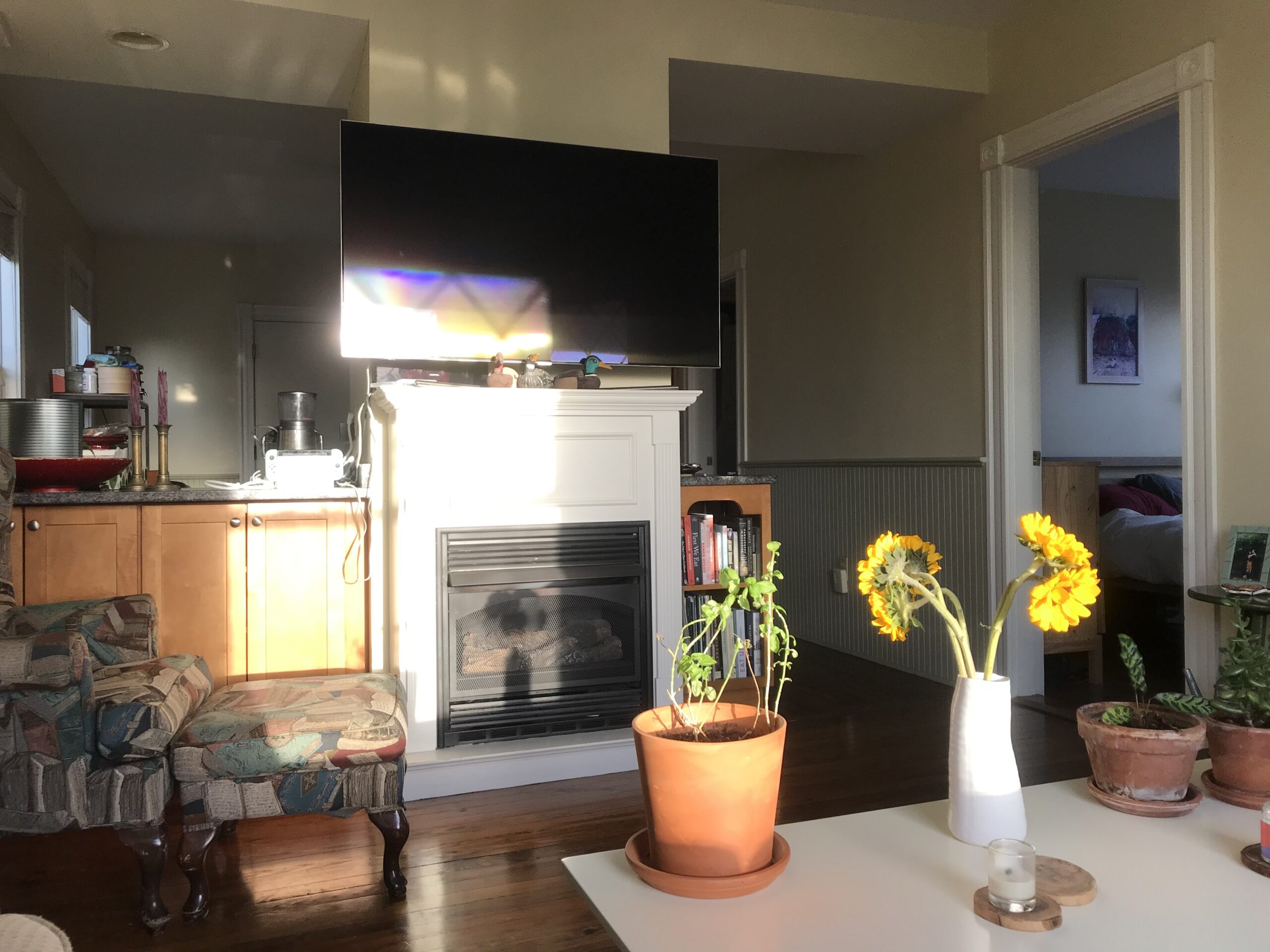 East Side, Providence 42 Pratt St, 2nd Floor, 2 Bed/1Bath, 2,400 Avail. June 1st J&W